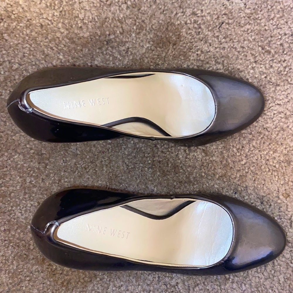 Nine West silver pumps / heels